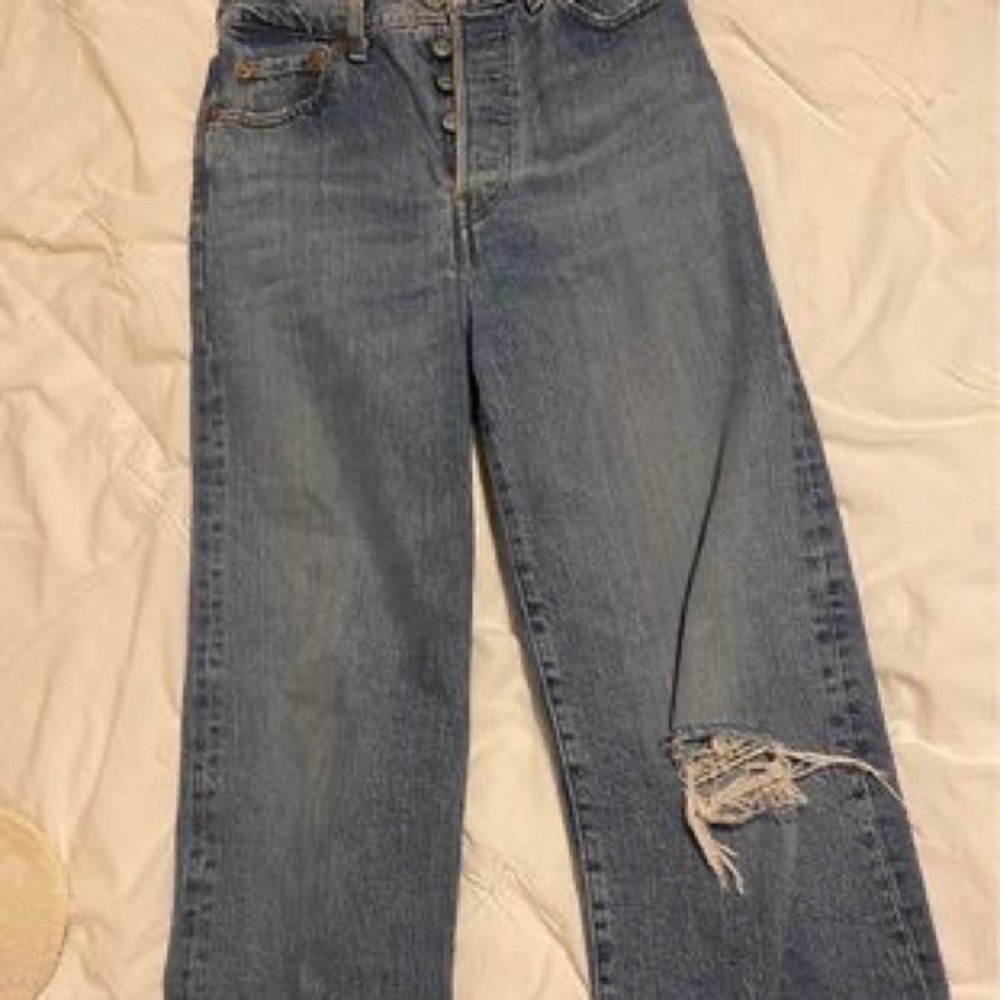 Levi’s (Ribcage Straight) - Size 26